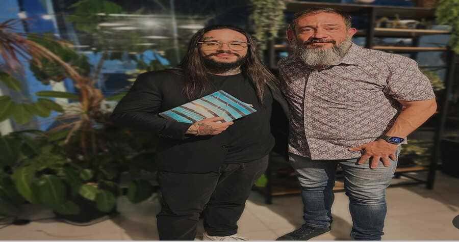 Ex-Satanista  Vicky Vanilla participa de culto com pastor Luciano Subirá 